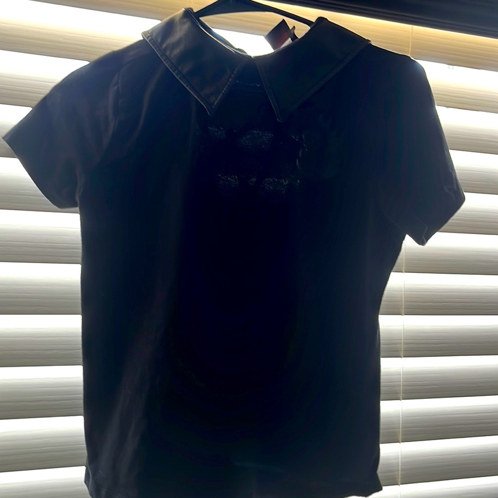 Black hot topic crop top with a star on the back of it. Is a  Xs in womens,
